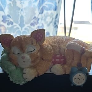 Source Unknown Orange Cat Figurine with Mint Pillow and Blue Clock